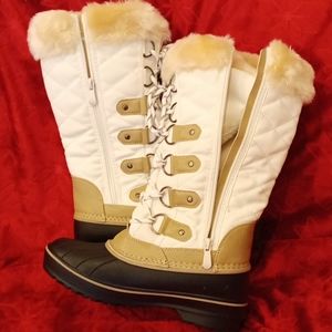 Snow boots _ never been used